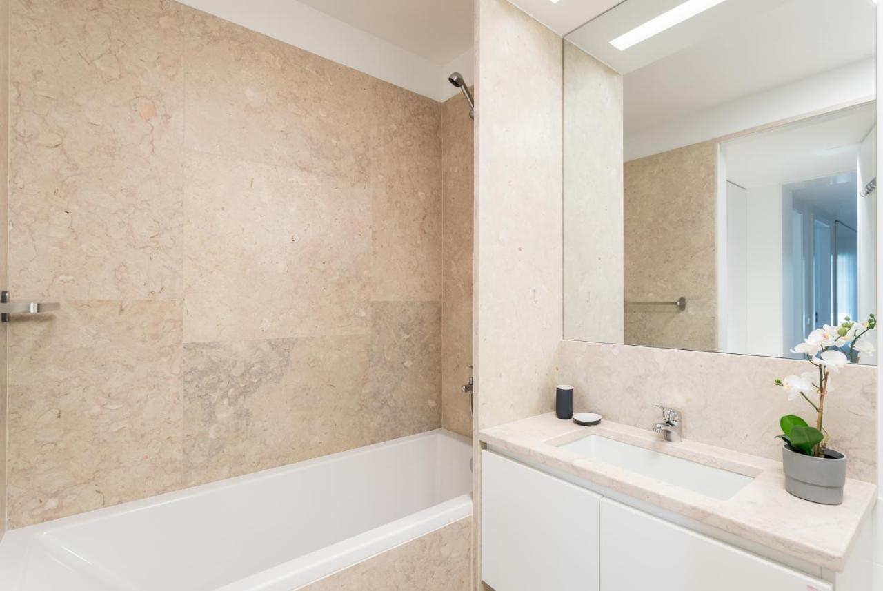 Flh Chiado Bright Apartment Lisbon Bagian luar foto